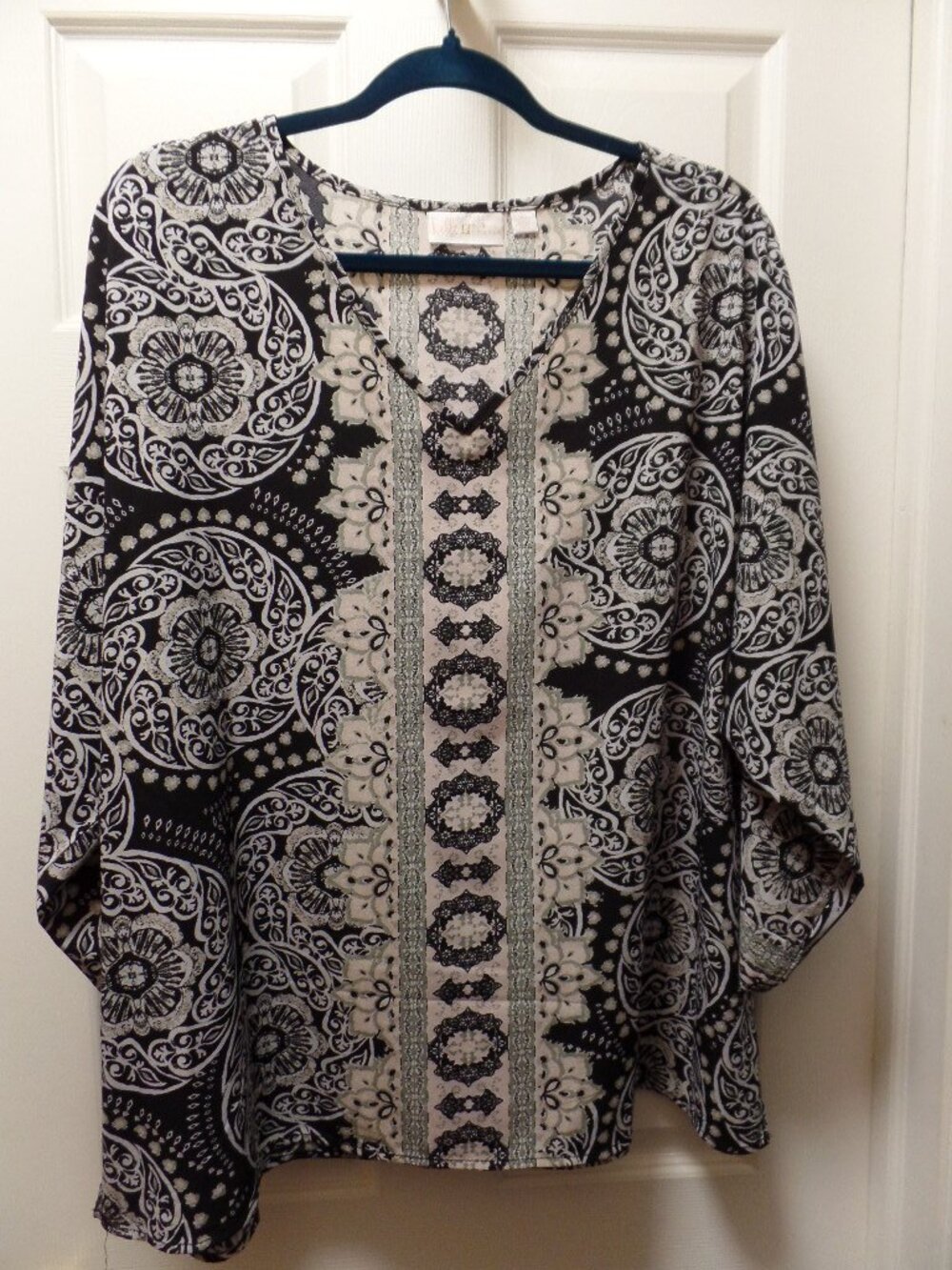 EUC Belle by Kim Gravel XL 18 20 Black Pink Gray Medallion Ruched-Sleeve Blouse